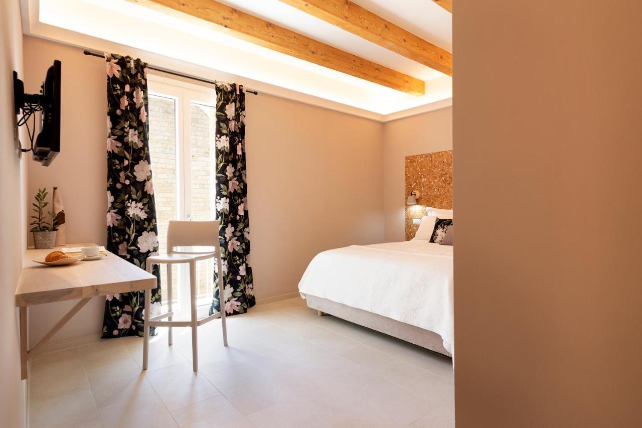 La Via Rooms And Terrace Olbia Ngoại thất bức ảnh